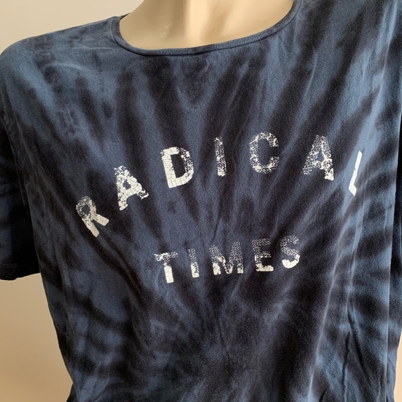 🦋✨ 2/15$ TOPS ✨🦋 Quicksilver tie dye “radical times” shirt - Picture 3 of 4